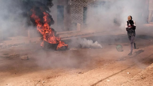 Sénégal: les autorités interdisent la marche contre le report de la présidentielle