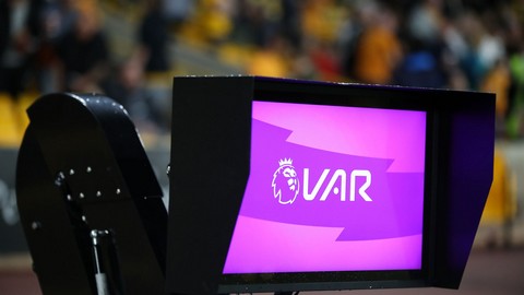 Les insolites naïfs d’un fou de foot :  LA V A R, l’indispensable nafiguini !