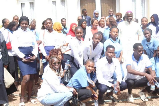 Education : Les enseignants de l’enseignement catholique menacent d’aller en grève de 120 heures si….