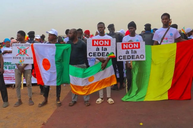 Le meeting de soutien au retrait du Mali de la CEDEAO tourne au fiasco :  Un autre message fort pour le Président de la transition