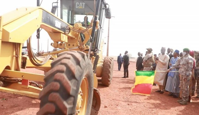 Infrastructures routières : Les travaux d'aménagement routier à Kati lancés par  le Colonel Assimi
