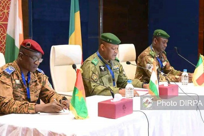Lutte  contre les groupes jihadistes :   Le  Niger,  le  Mali et  le  Burkina Faso annoncent la création d'une « Force conjointe »
