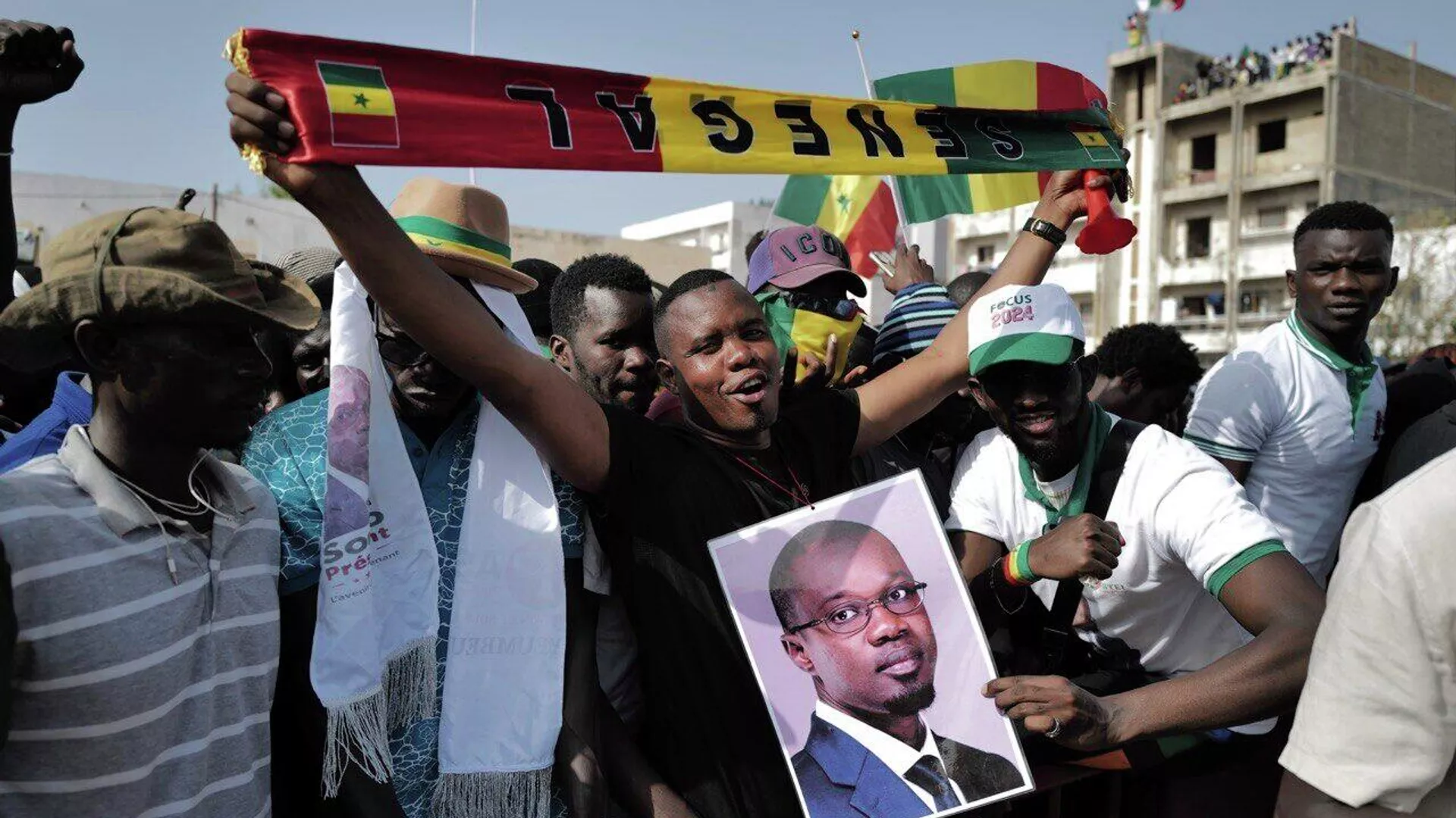 Un conseiller de Sonko réclame le départ des militaires français et l'abandon du franc CFA