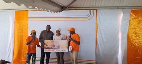 Tombola Ramadan Orange-Money :  Des gagnants reçoivent des installations solaires de 4 millions de FCFA