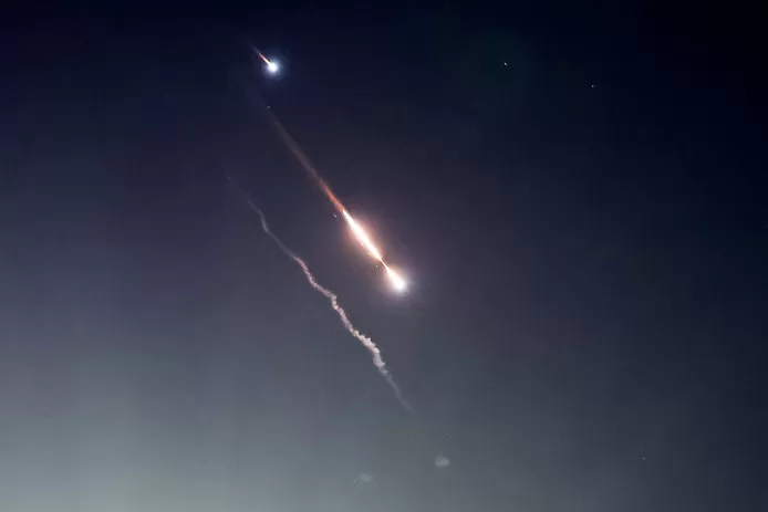 L'Iran a lancé "des drones et des missiles" vers Israël, des détonations et des sirènes d’alerte entendues à Jérusalem