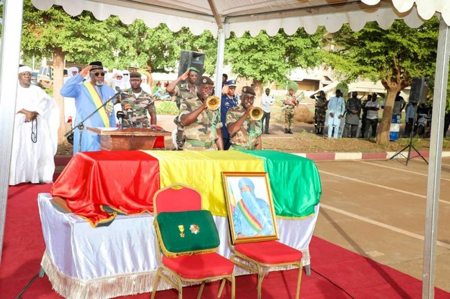 Hameye Foune Mahalmadane à l’ occasion des funérailles d'assarid Ag Imbarcaouane "Patriote convaincu, homme de dialogue et de consensus, Assarid avait le Mali dans le cœur