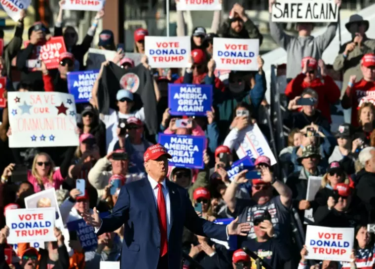 Trump en meeting dans le Bronx, à la chasse aux voix des hispaniques et des Afro-Américains