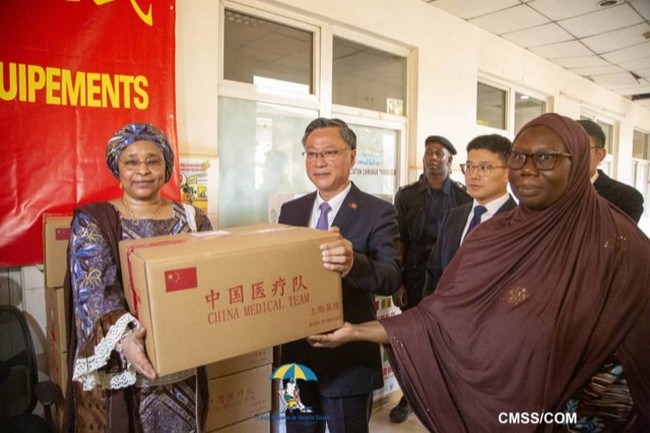 Coopération Sino-Malienne : Don de médicaments et équipements médicaux de la Chine à l'Hôpital du Mali