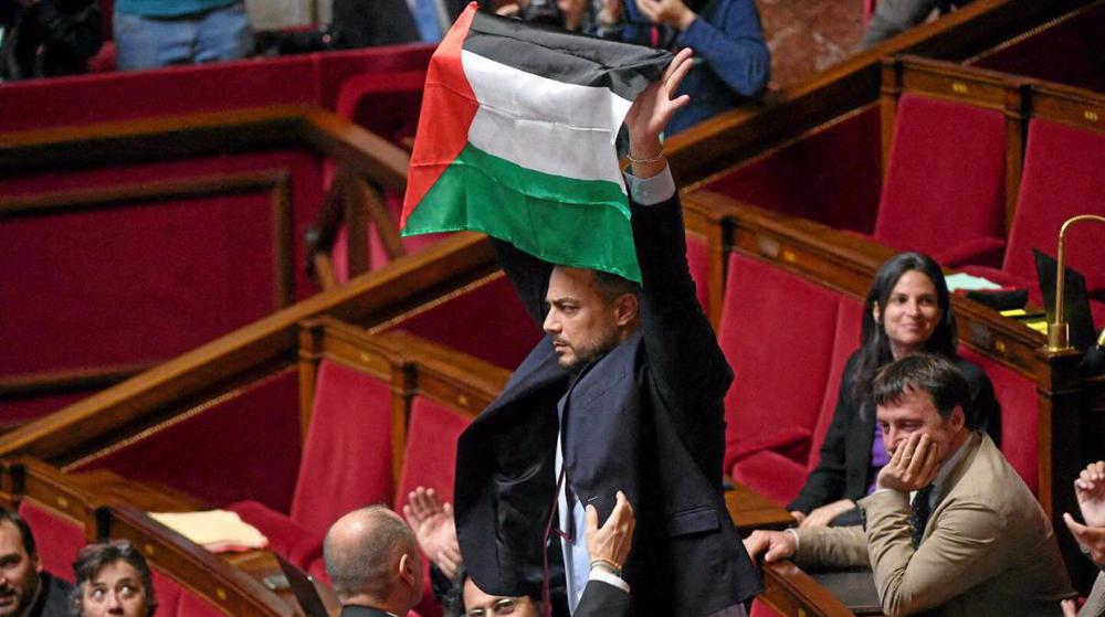 Le député insoumis Sébastien Delogu, exclu 15 jours après avoir brandi un drapeau palestinien à l’Assemblée nationale