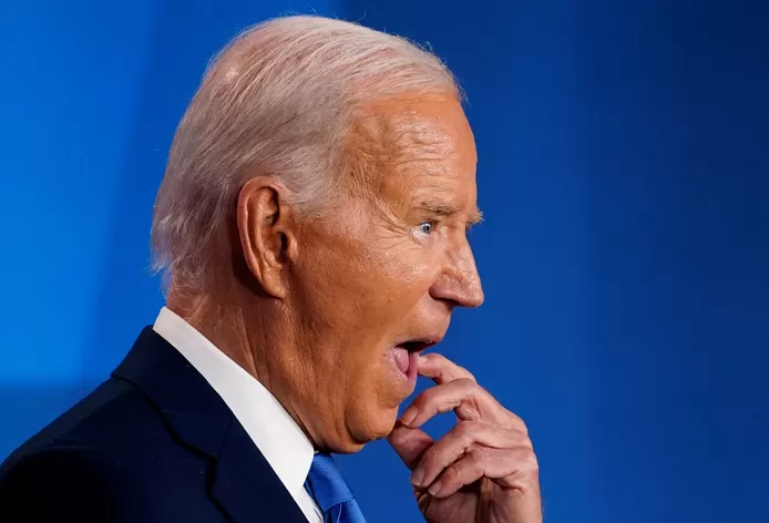 Fragilisé, Joe Biden commet deux nouvelles bourdes monumentales
