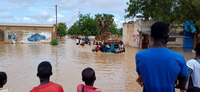 Inondation: Le ministre Assa Badiallo TOURE à Bla pour alléger les souffrances des sinistrés avec des vivres et non vivres d’une valeur de 230 millions de Fcfa