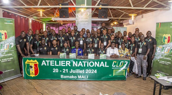 Championnat national de football : Le premier pas dans le professionnalisme