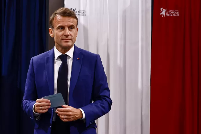 Gouvernement minoritaire, coalition... ou profonde crise: quels scénarios possibles après les législatives en France?