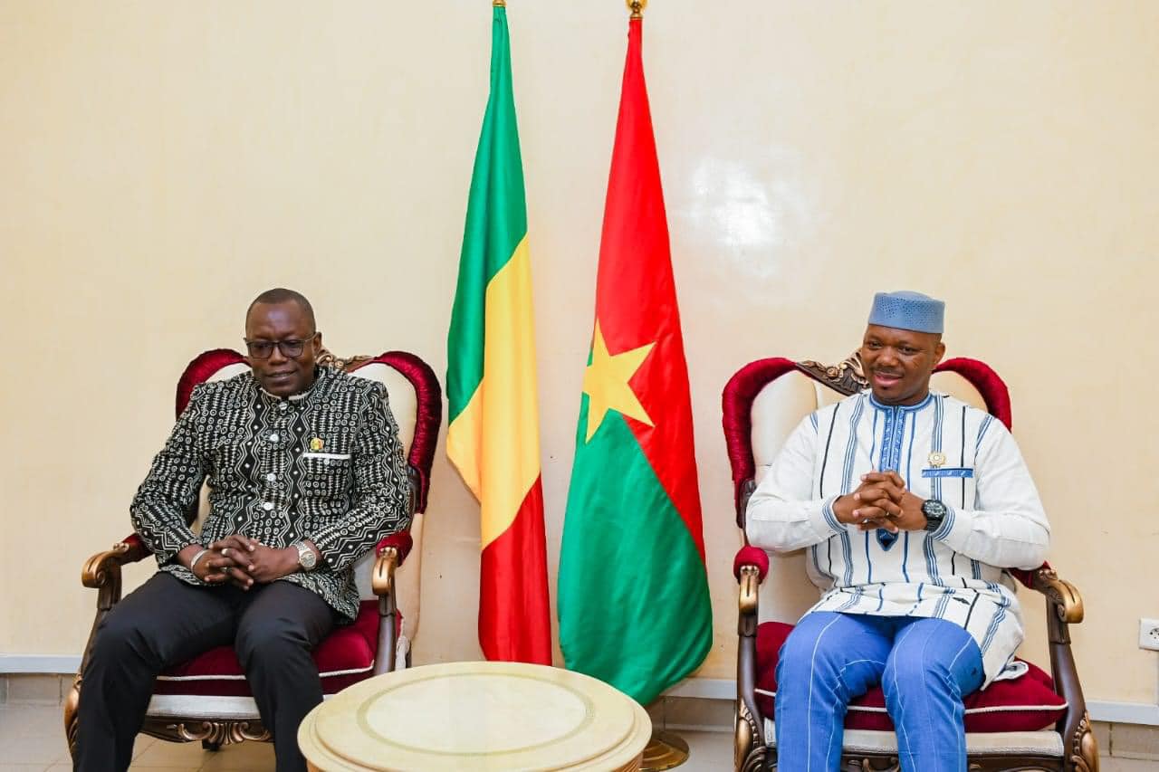 #Mali : Coopération parlementaire : Le colonel Malick Diaw en visite officielle à Ouagadougou