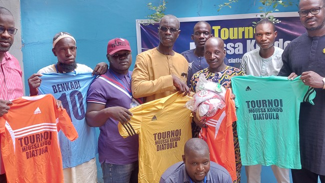 Première édition du tournoi Moussa Kondo de football : des équipements sportifs remis aux organisateurs par le parrain