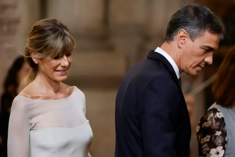 Devant le juge, le Premier ministre espagnol Pedro Sánchez garde le silence dans l'enquête sur son épouse