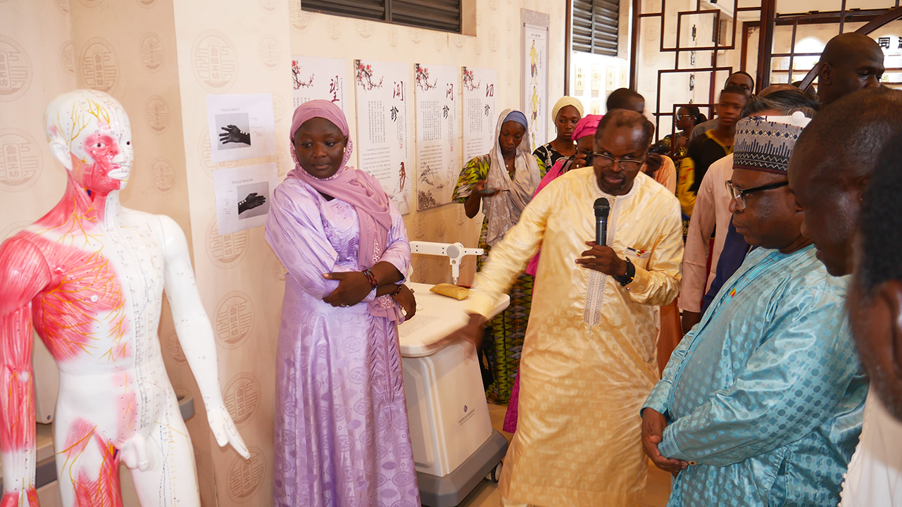 Atelier Luban Mali : le ministre de l’Enseignement supérieur aux Journées portes ouvertes à Kabala