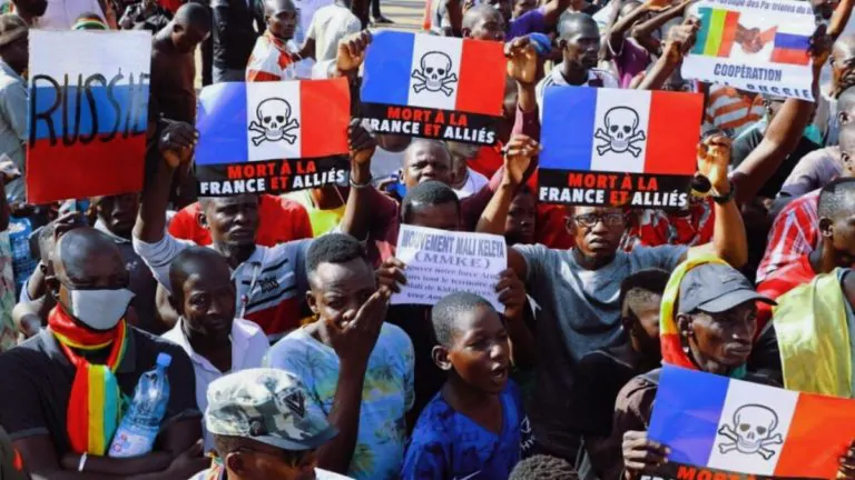 Plongée dans les méandres de la politique africaine de la France Première partie : Qu’est-ce qui se cache derrière les échecs français en Afrique ?