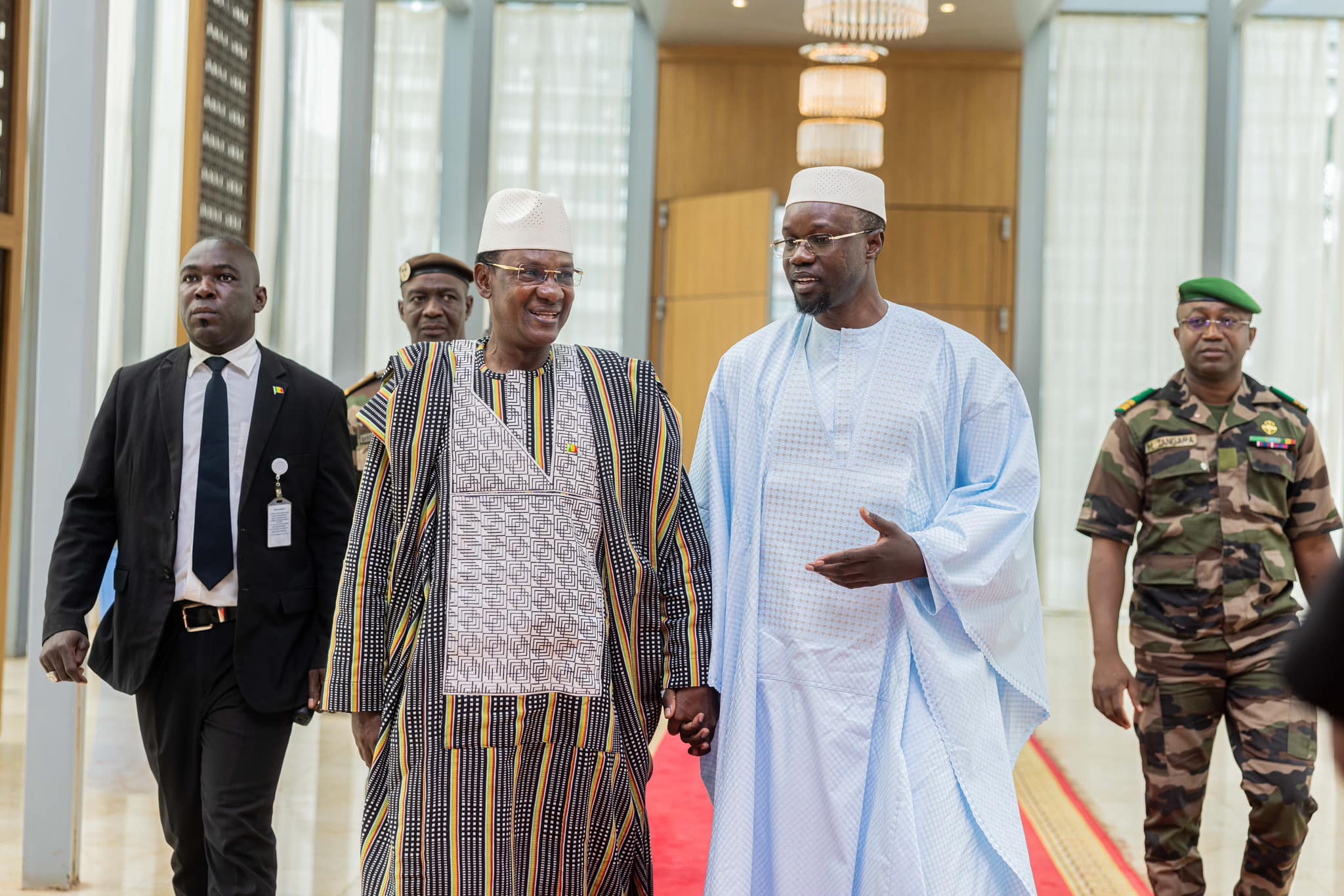 « Personne ne passera par le Sénégal pour déstabiliser le Mali », déclare Ousmane Sonko, Premier ministre du Sénégal, en visite à Bamako