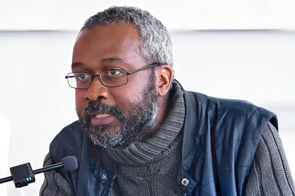 Les bases militaires étrangères et le franc CFA sont des dénis de la démocratie en Afrique, selon l’historien Amzat Yabara