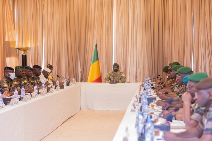 Mali : le col Assimi Goïta  convoque les officiers supérieurs  pour réévaluer sa  stratégie  de lutte contre  le terrorisme