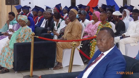 Célébration de l’excellence  à l’Université GEMINI : Plus de 80 étudiants en Licence  et Master de 2023-2024 ont reçu  publiquement leurs diplômes !