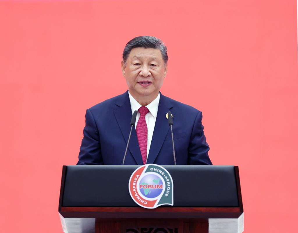 Xi Jinping assiste à la cérémonie d'ouverture du sommet de Beijing du Forum sur la coopération sino-africaine et prononce un discours liminaire