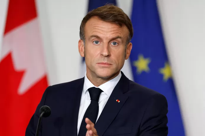 Macron appelle au calme, au respect et à la reconnaissance après le clash entre Trump et Zelensky