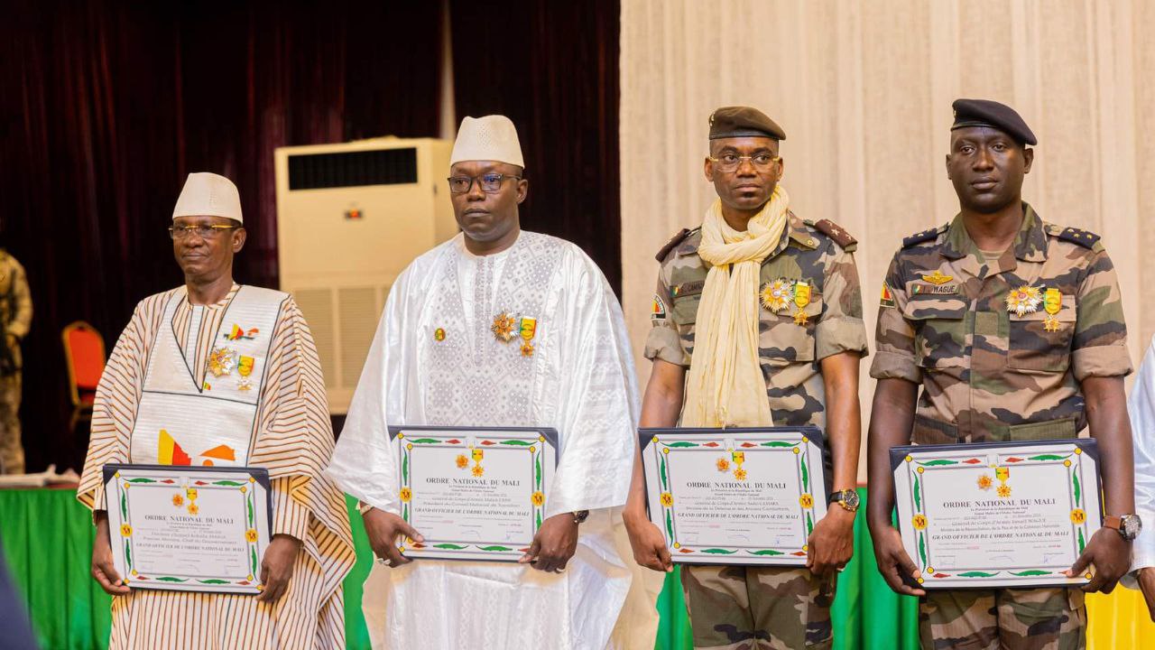 #Mali : Reconnaissance du mérite : De hautes personnalités décorées par le chef de l'État