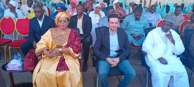 La ministre Coulibaly Mariam Maïga lors de la remise de dons par la fondation ATT pour l'enfance : "Tanti Lobbo, vous poursuivez, avec beaucoup de dignité, l'œuvre de votre époux... "