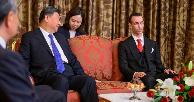 Sur Hautes Instructions de SM le Roi, SAR le Prince Héritier Moulay El Hassan reçoit à Casablanca le Président chinois