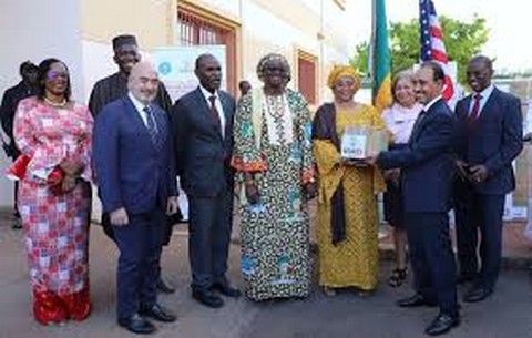 1,5 milliard de FCFA de kits césarienne remis au ministère de la Santé et du développement social par UNFPA sur financement USAID