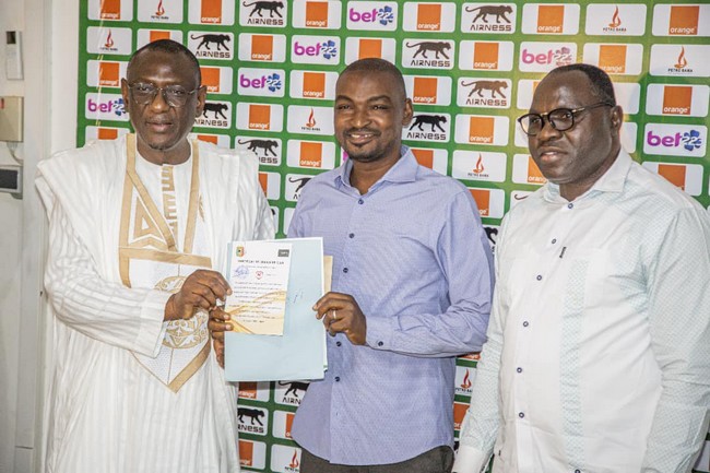 Championnat professionnel :  Les 14 clubs reçoivent leurs licences