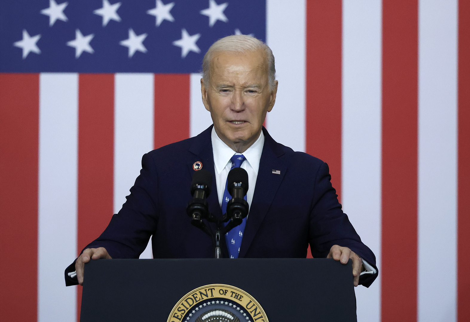 Défense américaine : Joe Biden signe un budget record de 895 milliards de dollars