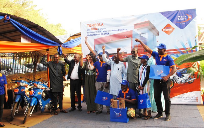 Moov Africa Malitel : 2e remise de cadeaux à 6 nouveaux gagnants de la tombola