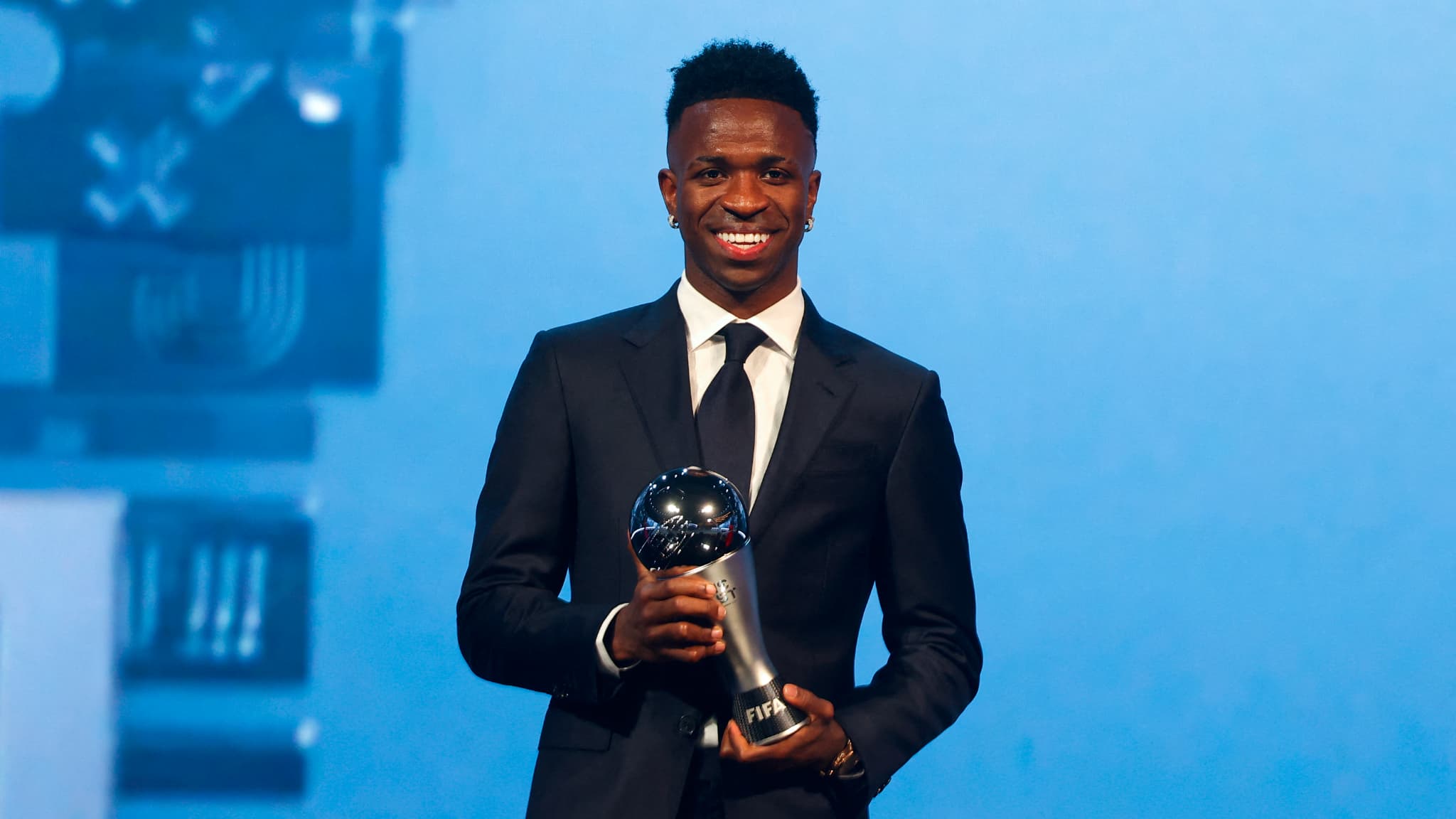 "Le meilleur joueur du monde est noir et brésilien": l'hommage de Ronaldo après le sacre de Vinicius aux trophées
