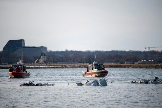 Accident aérien à Washington : les boîtes noires de l’avion de ligne ont été retrouvées, la recherche des corps continue