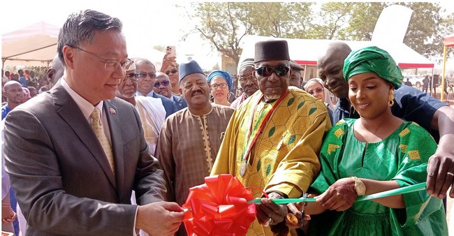 Avec le soutien de l'ambassade de Chine au Mali L’ONG Al Barka offre trois salles de classes à l'école communautaire à Niamakoro