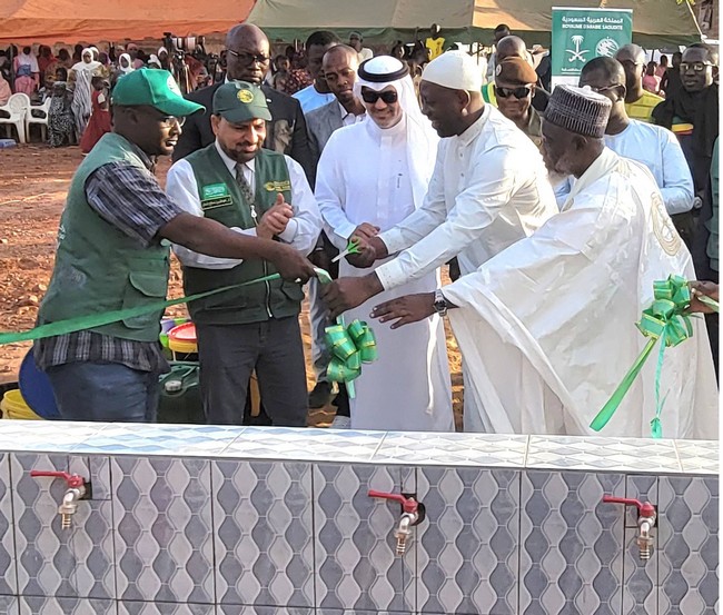 Centre Roi Salman pour le secours et les actions humanitaires :  La Grande mosquée "Roi Fayçal" et le quartier de Sabalibougou dotés de forages artésiens !