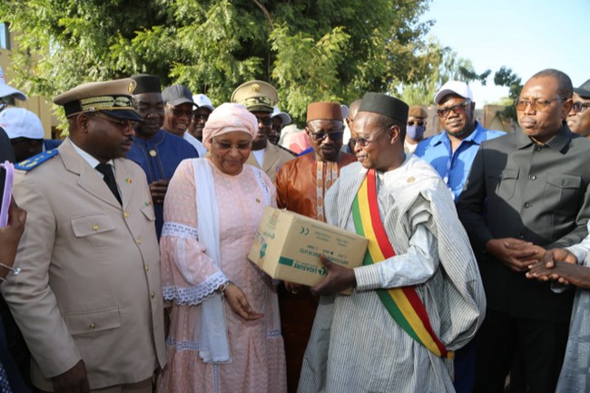 Souveraineté retrouvée : Le médecin Colonel Assa Badiallo TOURÉ à Ségou pour hisser haut le drapeau de la souveraineté sanitaire illustré par un don important d’équipements et de médicaments.