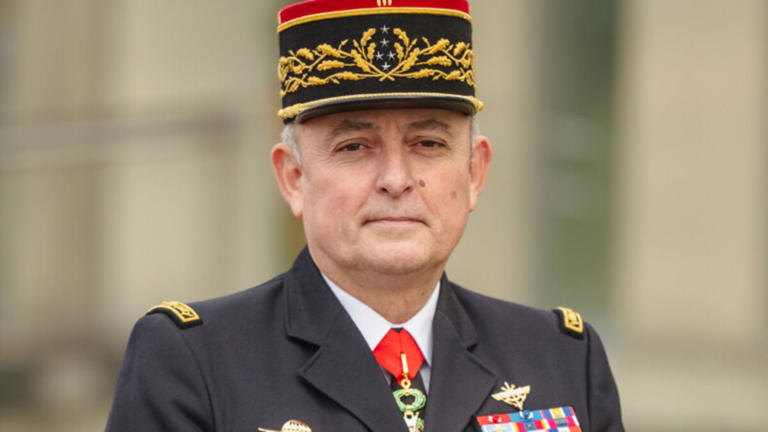 Le patron de la gendarmerie met en garde ses troupes contre « la possibilité d’un conflit armé » en France