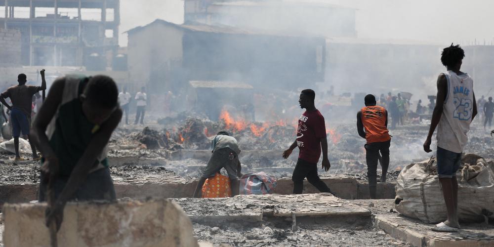 A Accra, un énorme incendie ravage le principal marché de vêtements de seconde main du Ghana