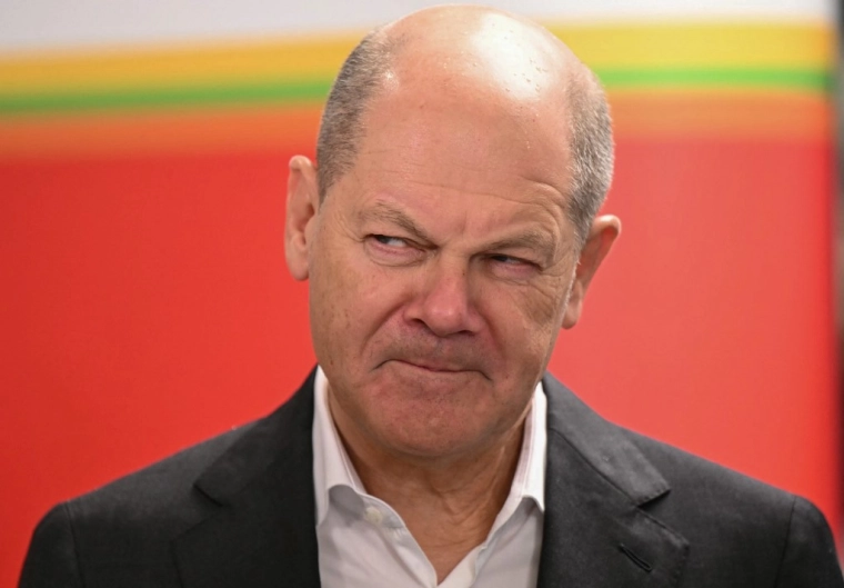 Dépenses de défense : les exigences de Donald Trump couteraient 200 milliards d'euros par an à l'Allemagne, selon Olaf Scholz