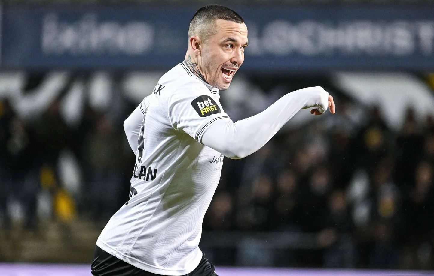L’ancien international belge de l’AS Rome Radja Nainggolan arrêté dans une enquête sur un trafic de cocaïne