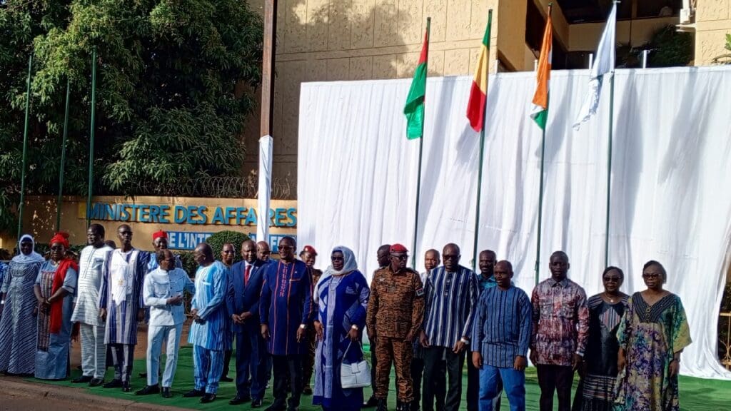 À Ouagadougou, le drapeau de l’AES remplace celui de la Cédéao
