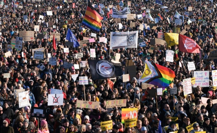 Les Allemands manifestent à nouveau contre l'extrême droite, 250.000 à Munich