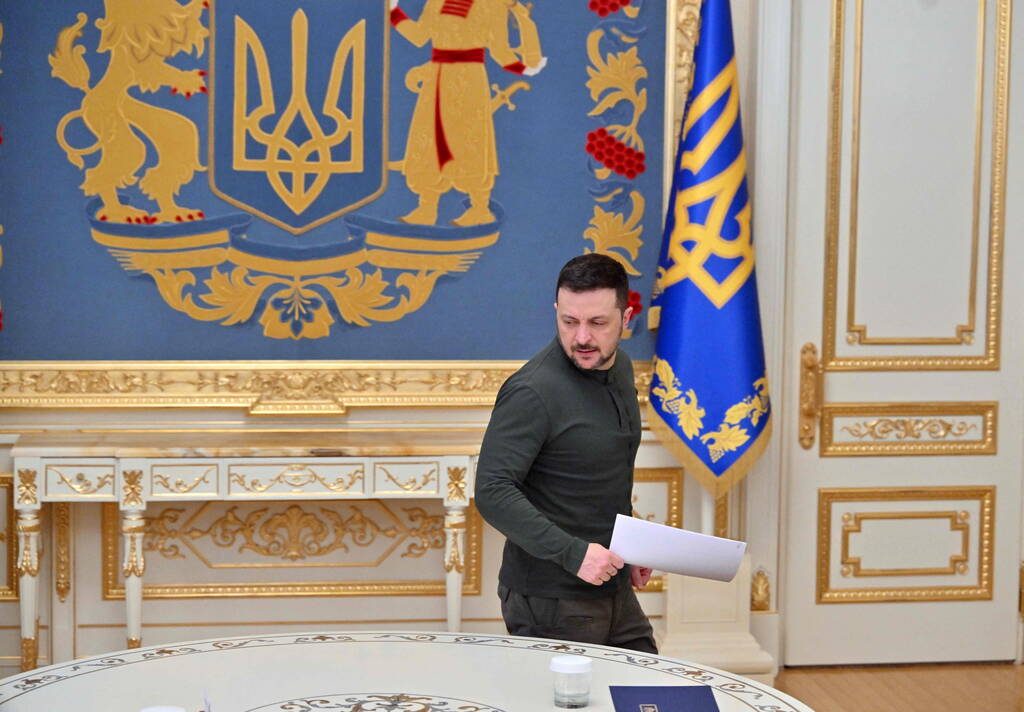 Donald Trump réclame 500 milliards de minerais en Ukraine, Zelensky refuse de «vendre son pays»