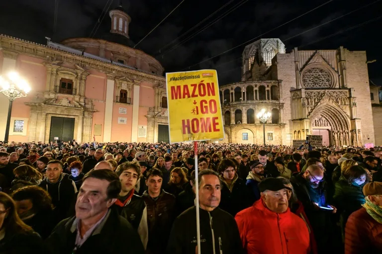 Espagne: 25.000 manifestants à Valence pour dénoncer la gestion des inondations