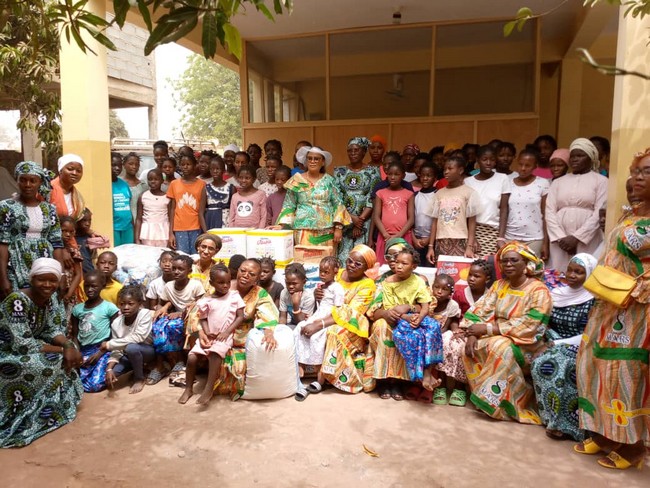 Festivites 8 Mars : Les Amazones avec des filles orphelines