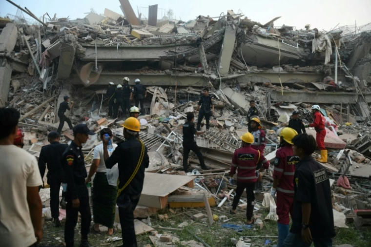 Séisme : plus de 1.600 morts en Birmanie, recherches tous azimuts de survivants